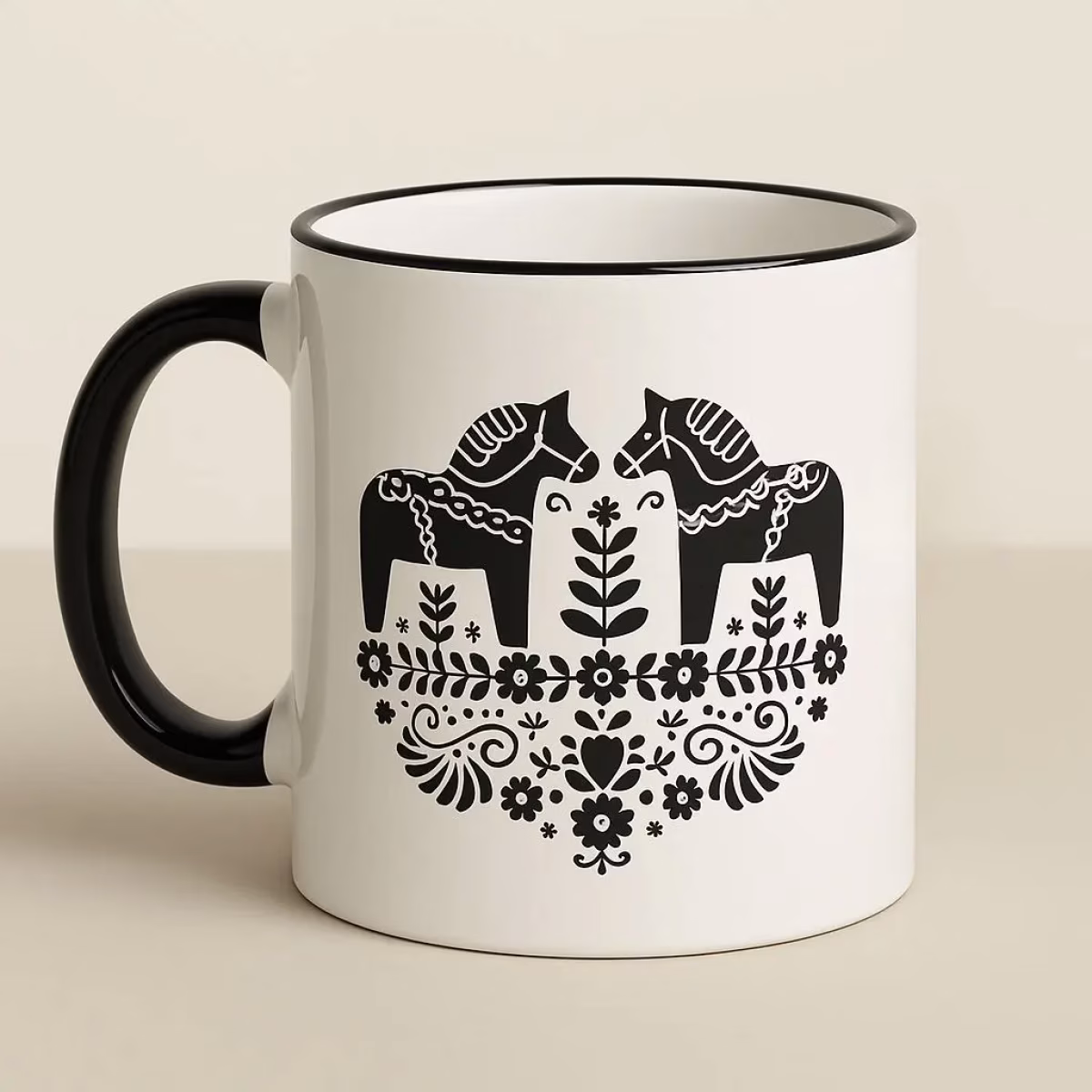 Dalahäst Tasse – skandinavisches Design in Schwarz-Weiß