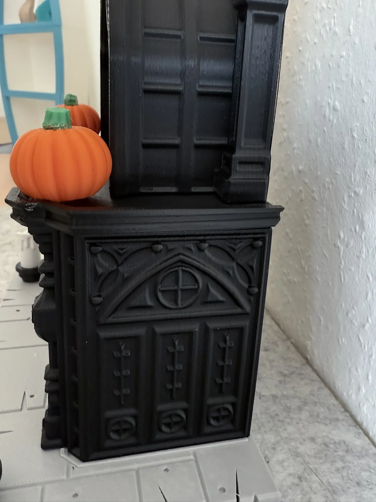 Halloween Kamin Dekoration im Gothic-Stil