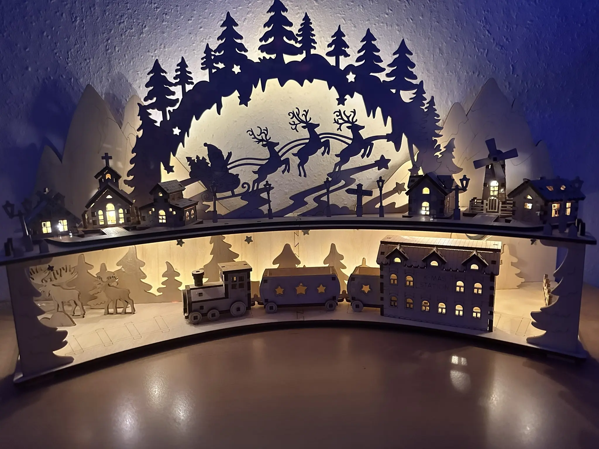 Weihnachtsdorf Winterstadt mit Lokomotive