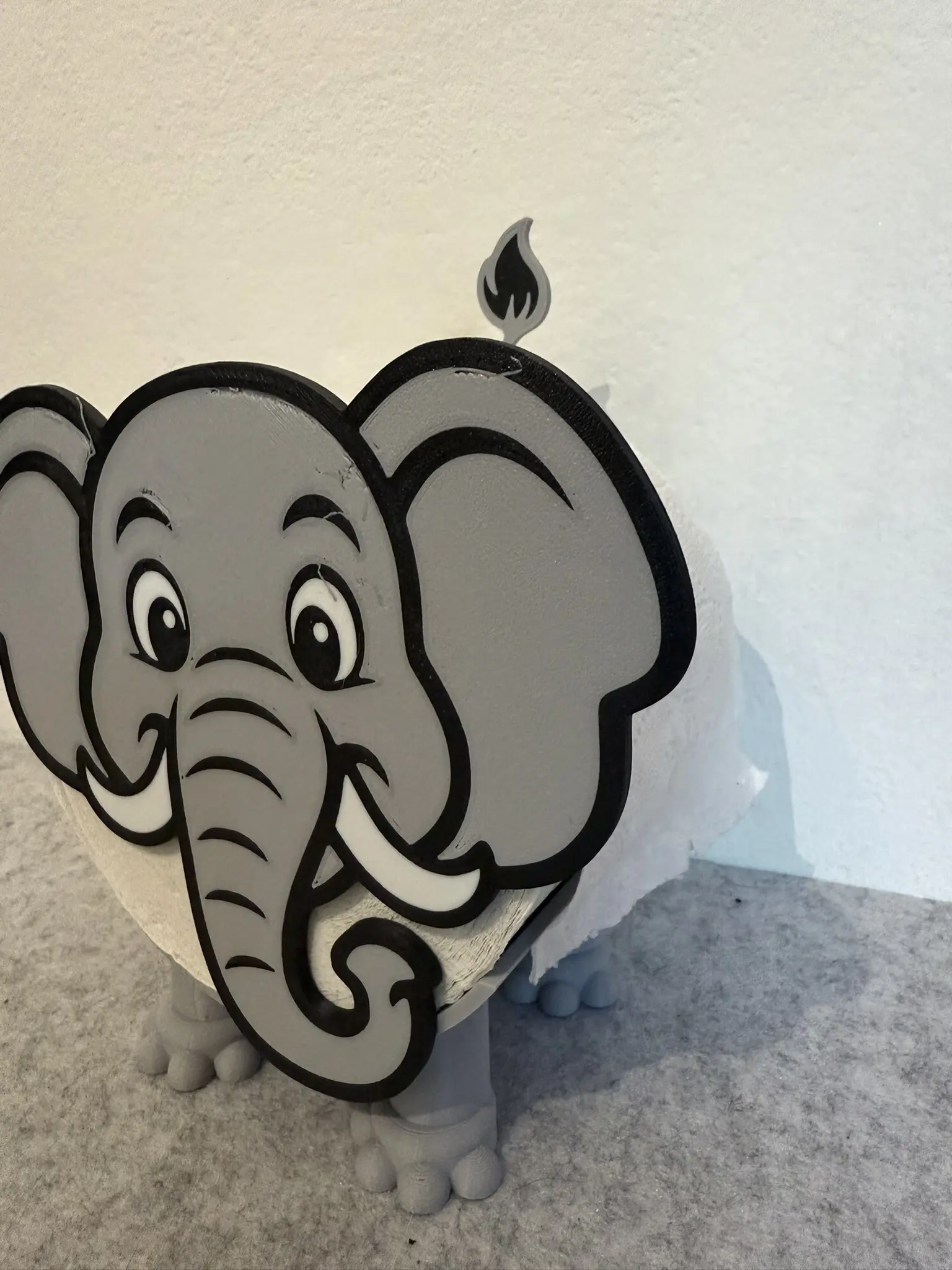 Gustav – Elefant mit Humor fürs stille Örtchen