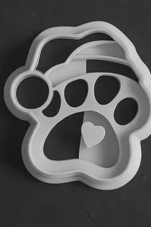 Ausstechform Pfote mit Weihnachtsmütze