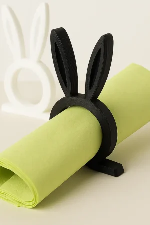 Hasenohren Serviettenringe auf Ostertisch