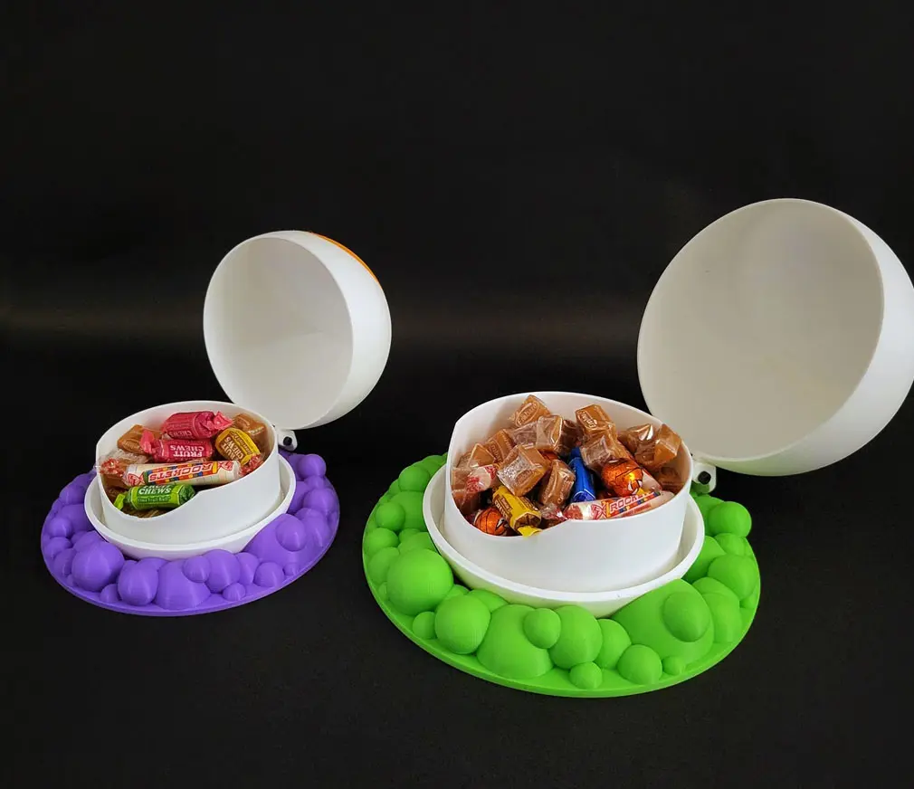 Schale in Augenform zum Aufklappen, geöffnet