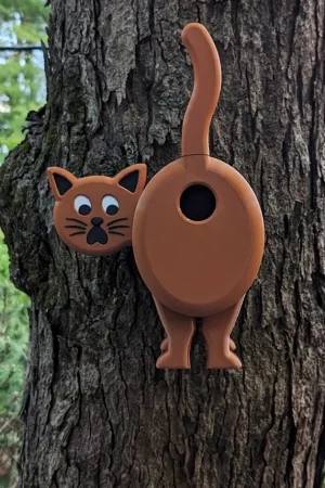 Vogelhaus/Nistkasten Die Katze an Baum befestigt