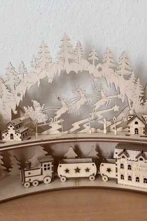 Weihnachtsdorf Winterstadt mit Lokomotive – Gesamtansicht